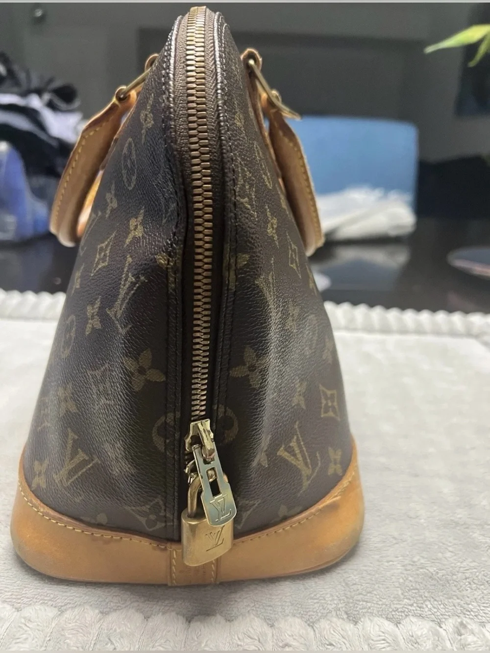 Authentic Louis Vuitton Monogram Alma PM Handbag With COA and lock